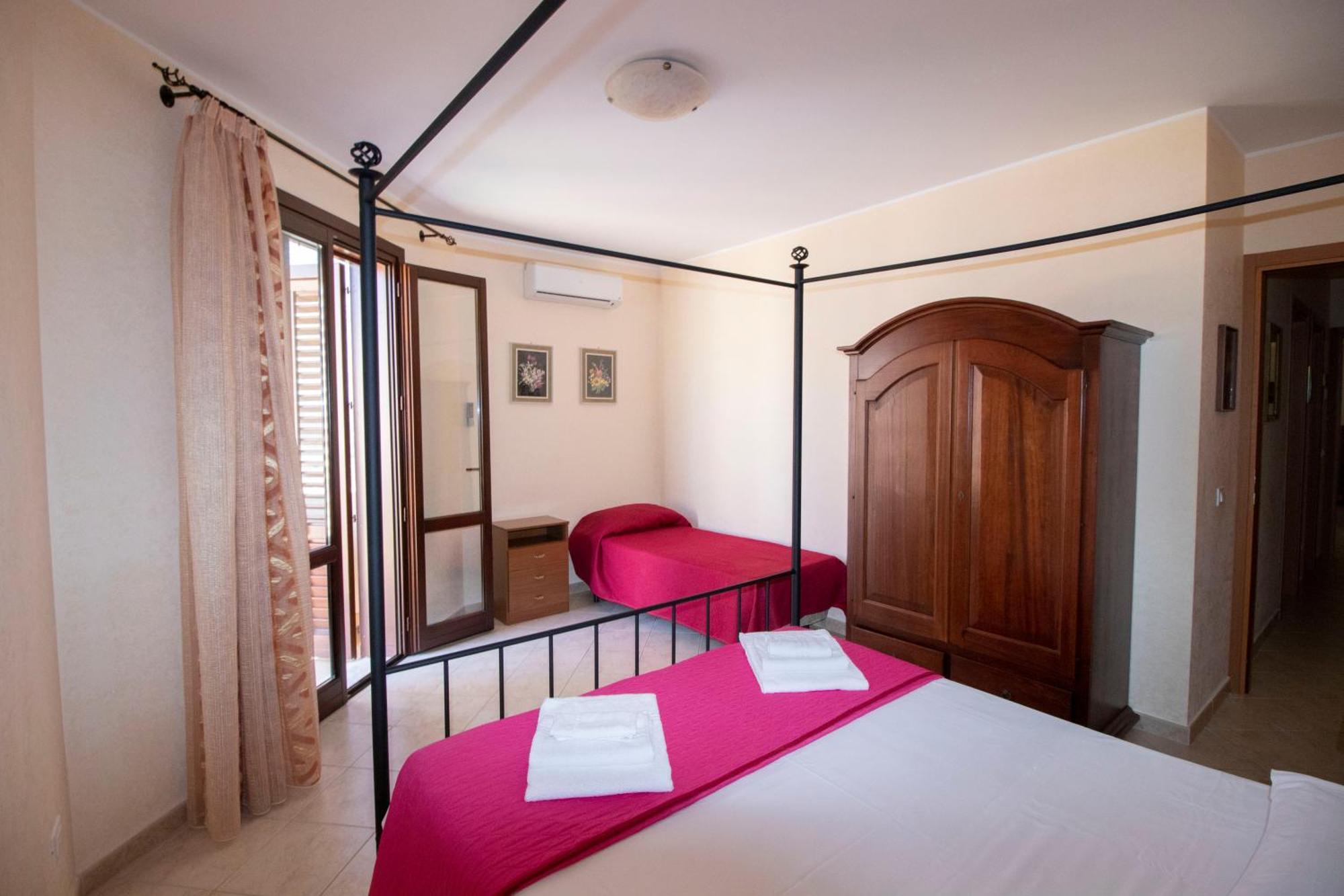 Case Vacanza Cristina Site In Antico Baglio E In Via Abruzzi N 161 圣维托罗卡波 外观 照片